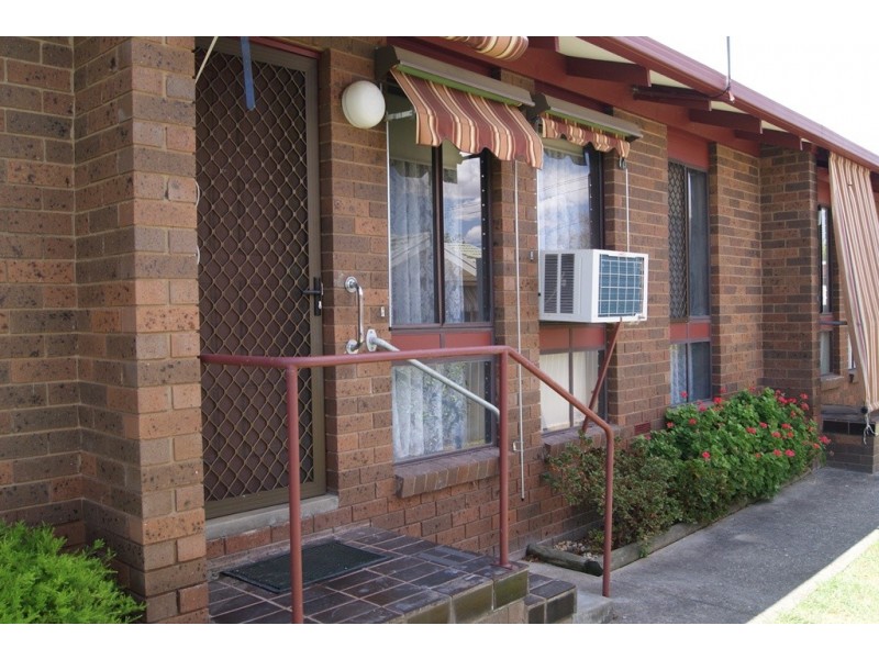 2/405 Griffith Road, Lavington NSW 2641