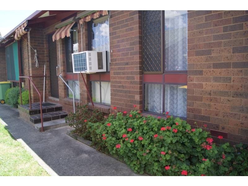 2/405 Griffith Road, Lavington NSW 2641