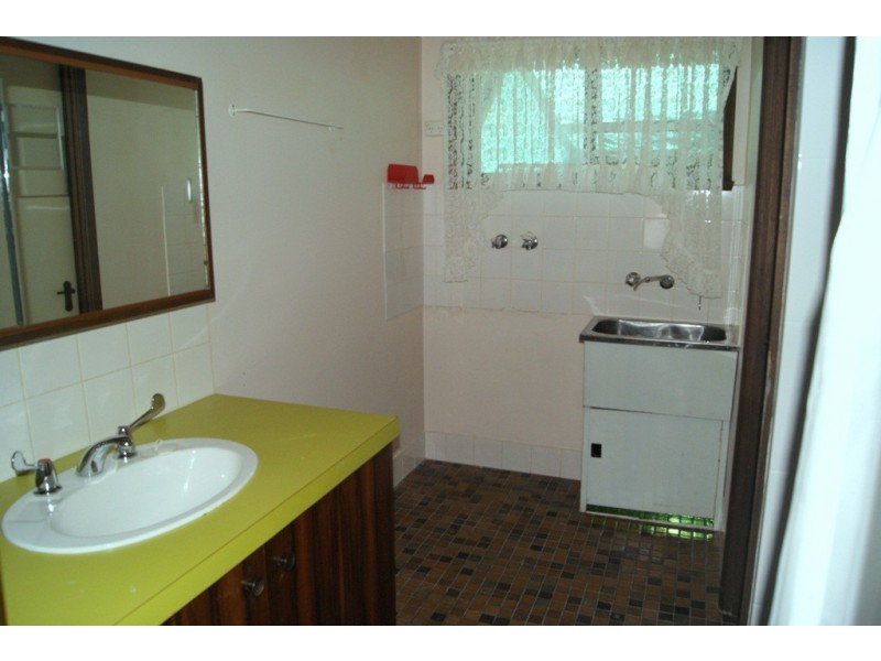 2/405 Griffith Road, Lavington NSW 2641