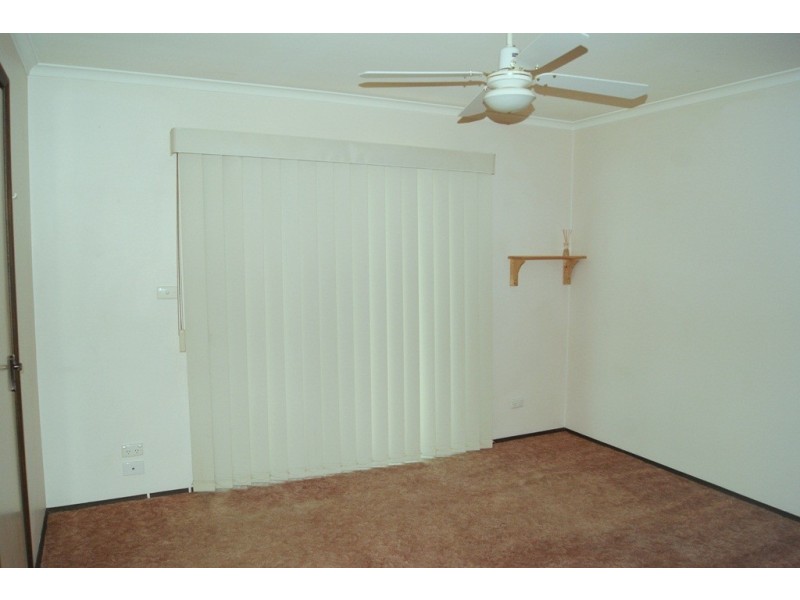 2/405 Griffith Road, Lavington NSW 2641