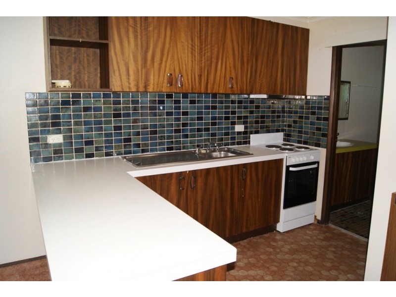 2/405 Griffith Road, Lavington NSW 2641