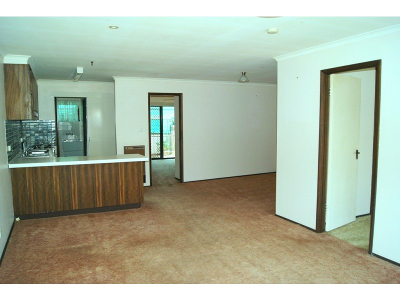 2/405 Griffith Road, Lavington NSW 2641