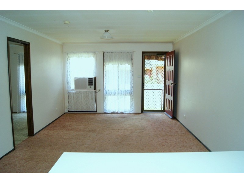 2/405 Griffith Road, Lavington NSW 2641