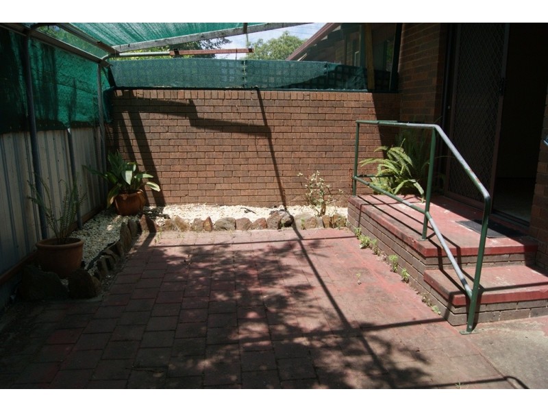 2/405 Griffith Road, Lavington NSW 2641