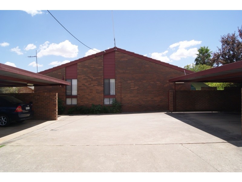 2/405 Griffith Road, Lavington NSW 2641