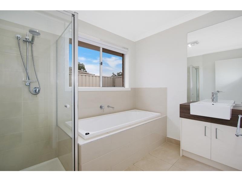 27 Brookfield Mews, Lavington NSW 2641