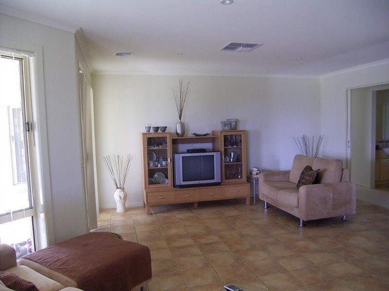 3 Moet Place, Lavington NSW 2641