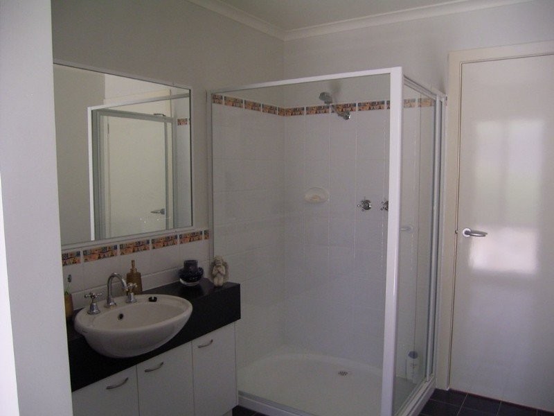 3 Moet Place, Lavington NSW 2641