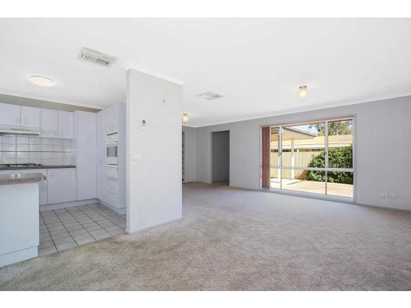 2/466 Ashford Street, Lavington NSW 2641