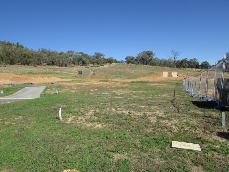 12 Lexington Place, Hamilton Valley NSW 2641