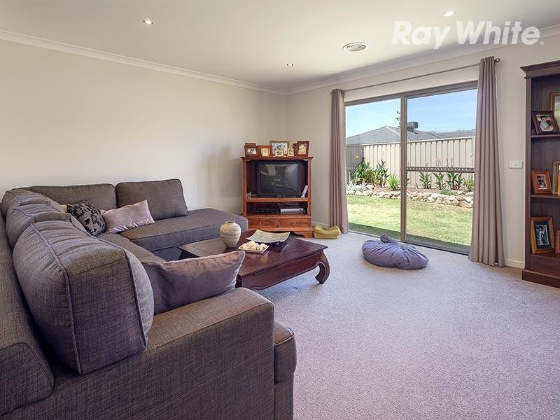 7 Lawson Circuit, Lavington NSW 2641