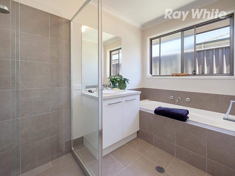 7 Lawson Circuit, Lavington NSW 2641