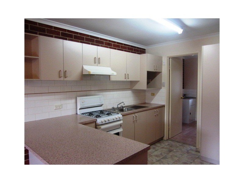 4/3 Amalfi Drive, Lavington NSW 2641