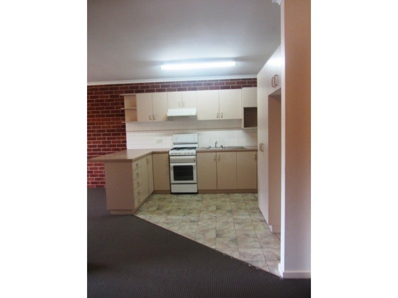 4/3 Amalfi Drive, Lavington NSW 2641