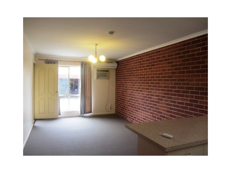 4/3 Amalfi Drive, Lavington NSW 2641