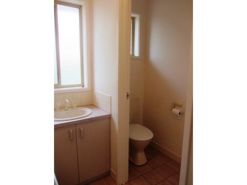 4/3 Amalfi Drive, Lavington NSW 2641