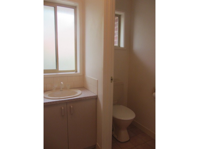 4/3 Amalfi Drive, Lavington NSW 2641