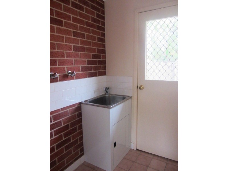 4/3 Amalfi Drive, Lavington NSW 2641