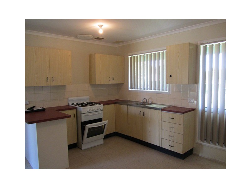 13 Mulga Place, West Albury NSW 2640