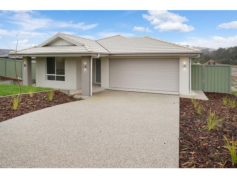 11 Macarthur Street, Hamilton Valley NSW 2641