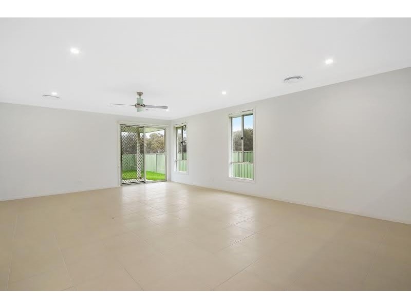 11 Macarthur Street, Hamilton Valley NSW 2641