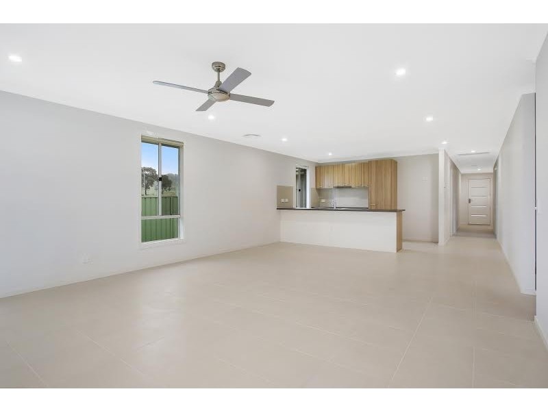 11 Macarthur Street, Hamilton Valley NSW 2641