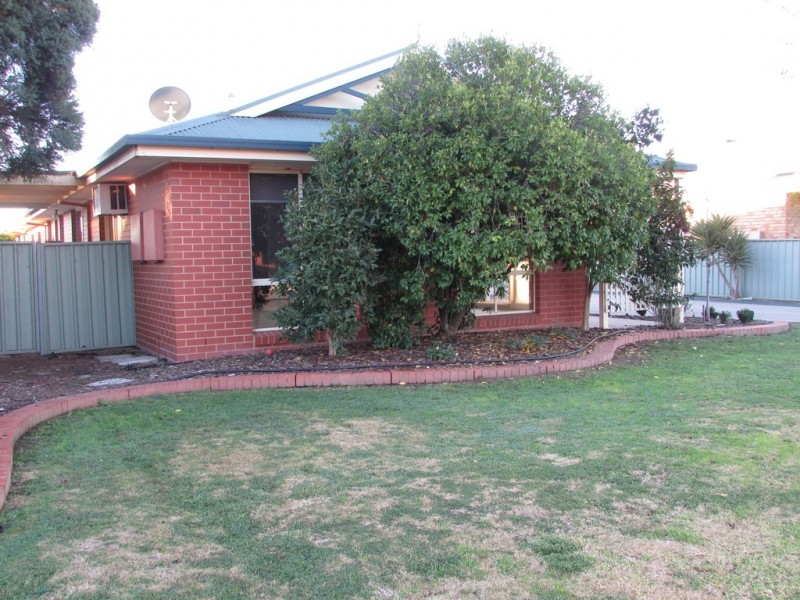1/116 Benyon Street, East Albury NSW 2640