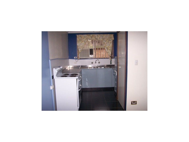 2/623 Prune Street, Lavington NSW 2641