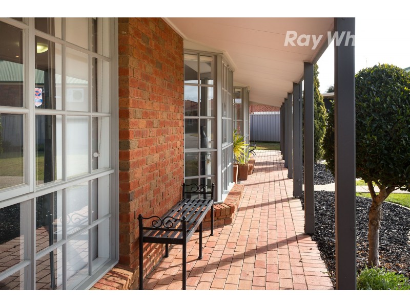 411 Tumgarra Place, Lavington NSW 2641