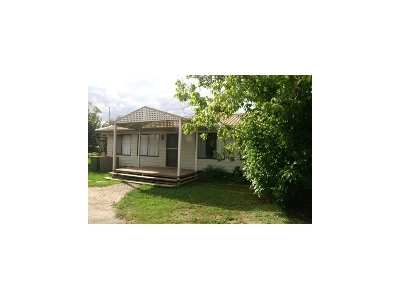 35 Larmer Street, Howlong NSW 2643