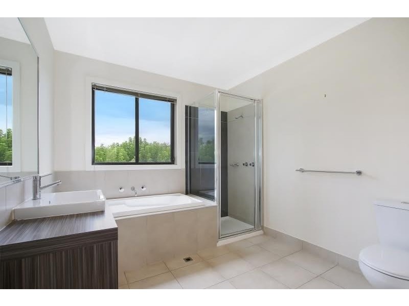 2/379 Urana Road, Lavington NSW 2641