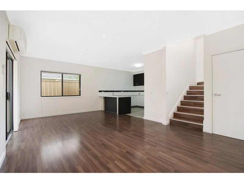 2/379 Urana Road, Lavington NSW 2641