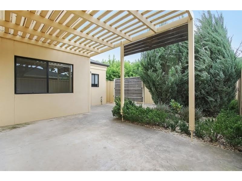 2/379 Urana Road, Lavington NSW 2641