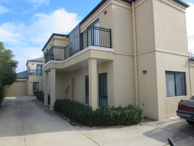 2/379 Urana Road, Lavington NSW 2641