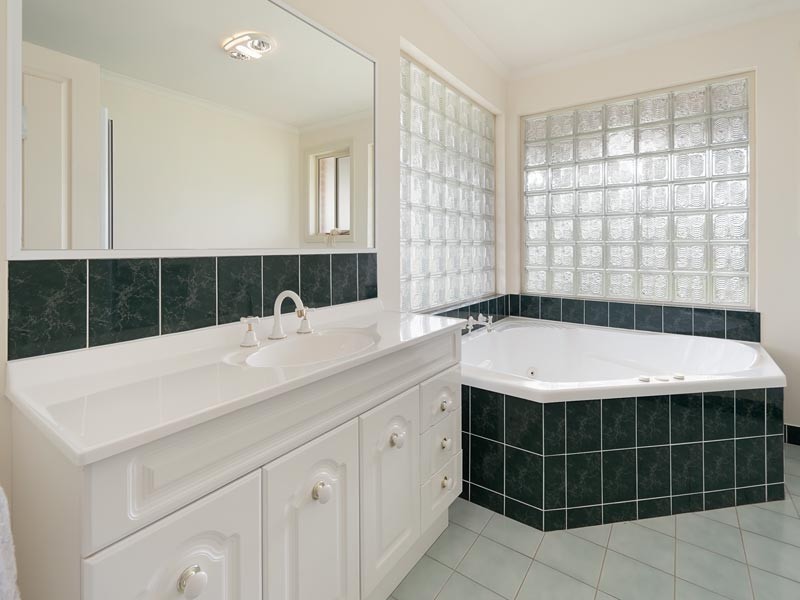 10 Kimball Court, Thurgoona NSW 2640