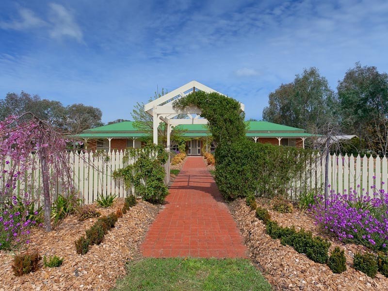 10 Kimball Court, Thurgoona NSW 2640