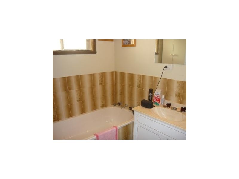 1/275 Vickers Rd, Lavington NSW 2641
