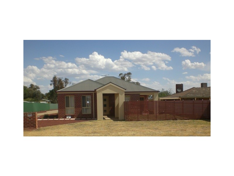 2/16 Kennedy Street, Howlong NSW 2643