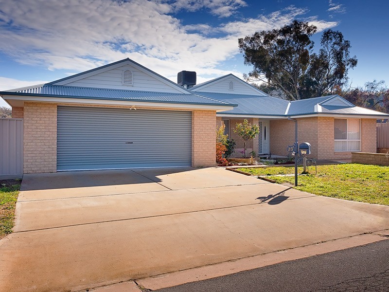 23 Kurrajong Crescent, West Albury NSW 2640