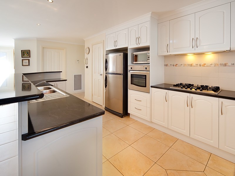 23 Kurrajong Crescent, West Albury NSW 2640