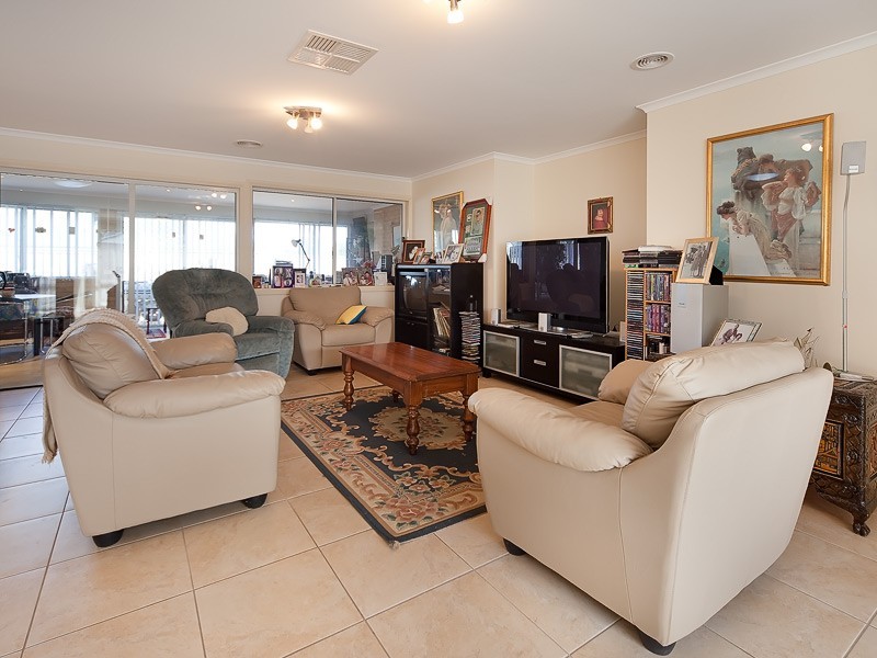 23 Kurrajong Crescent, West Albury NSW 2640