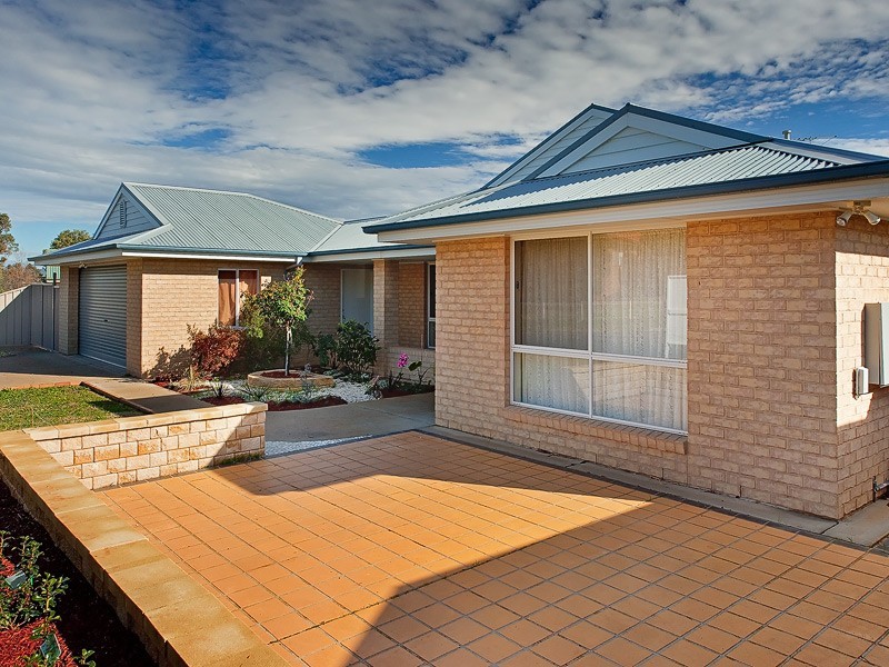 23 Kurrajong Crescent, West Albury NSW 2640