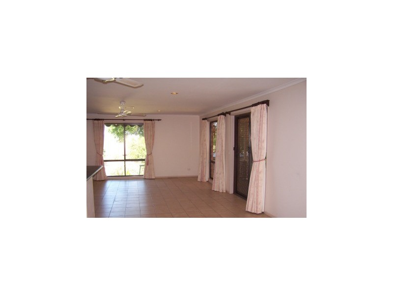 5 Darrambal Drive, Lavington NSW 2641