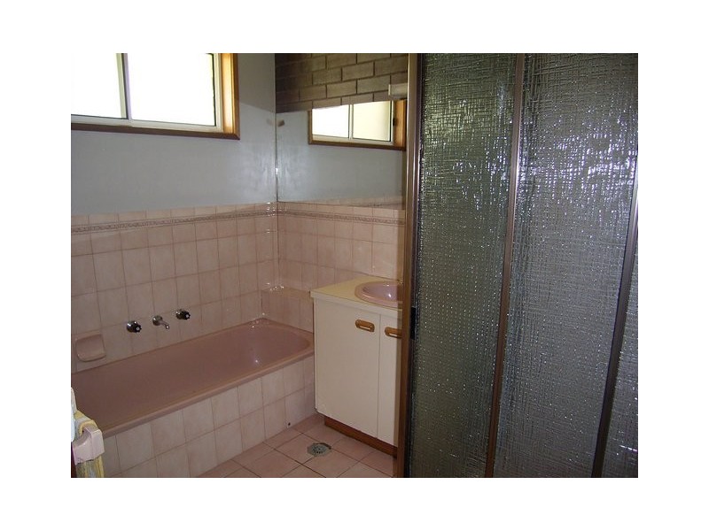 2/615 Prune Street, Lavington NSW 2641