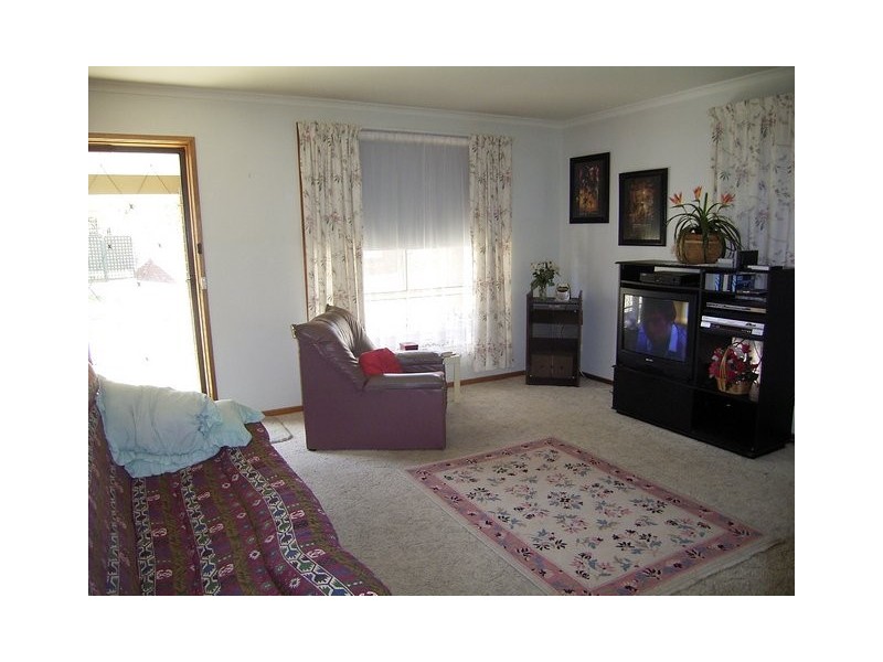 2/615 Prune Street, Lavington NSW 2641