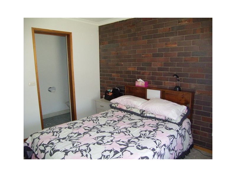 2/615 Prune Street, Lavington NSW 2641