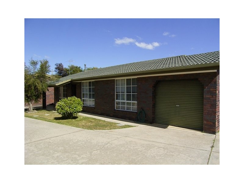 2/615 Prune Street, Lavington NSW 2641