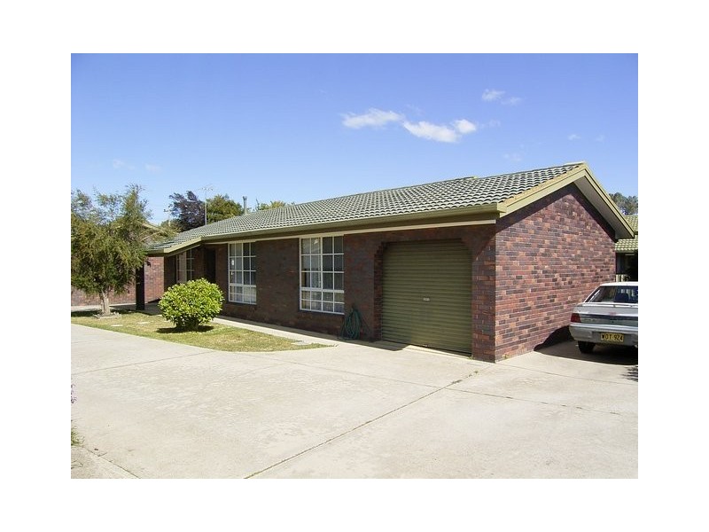 2/615 Prune Street, Lavington NSW 2641