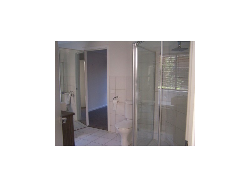 39 Kurrajong Crescent, West Albury NSW 2640