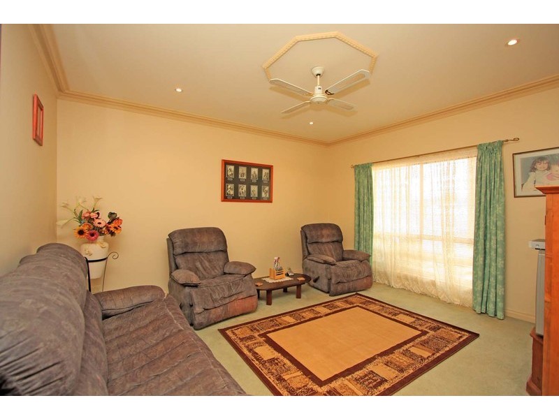 62 Read Street, Howlong NSW 2643